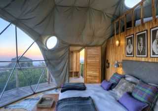Schlafzimmer mit Ausblick im The Highlands Ngorongoro