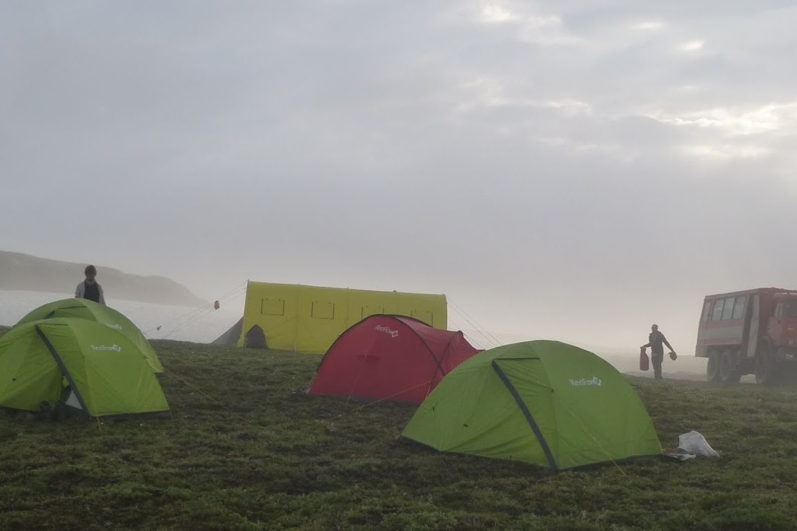 Camp am Vulkan Goreli