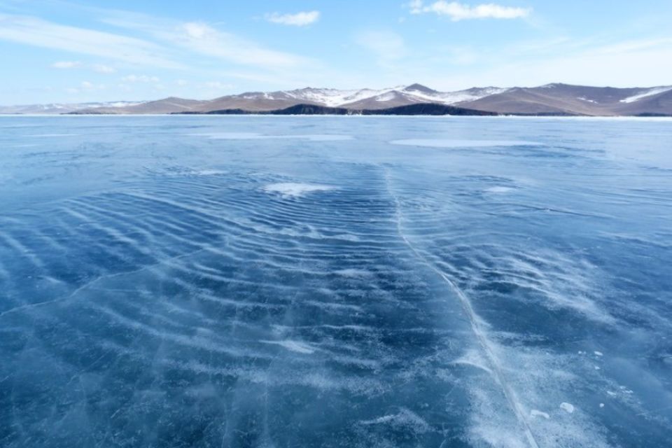 Wellenstruktur im Eis