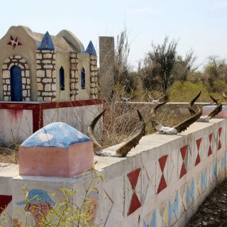 Bunte und prunkvolle Grabstätten des Mahalafy-Volks
