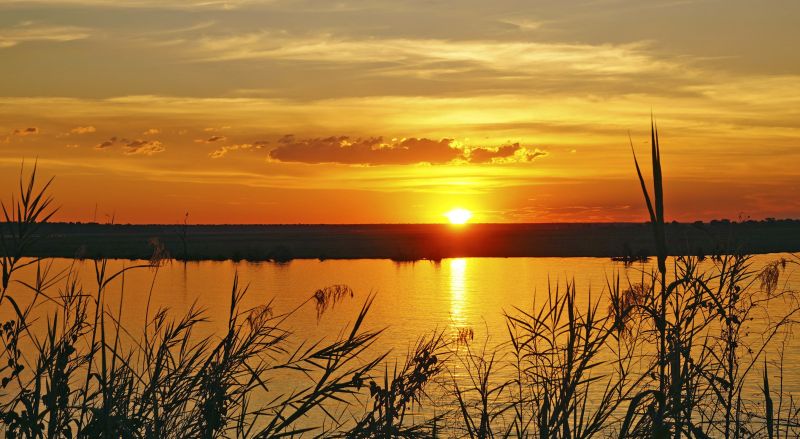Sonnenuntergang über dem Chobe © Diamir