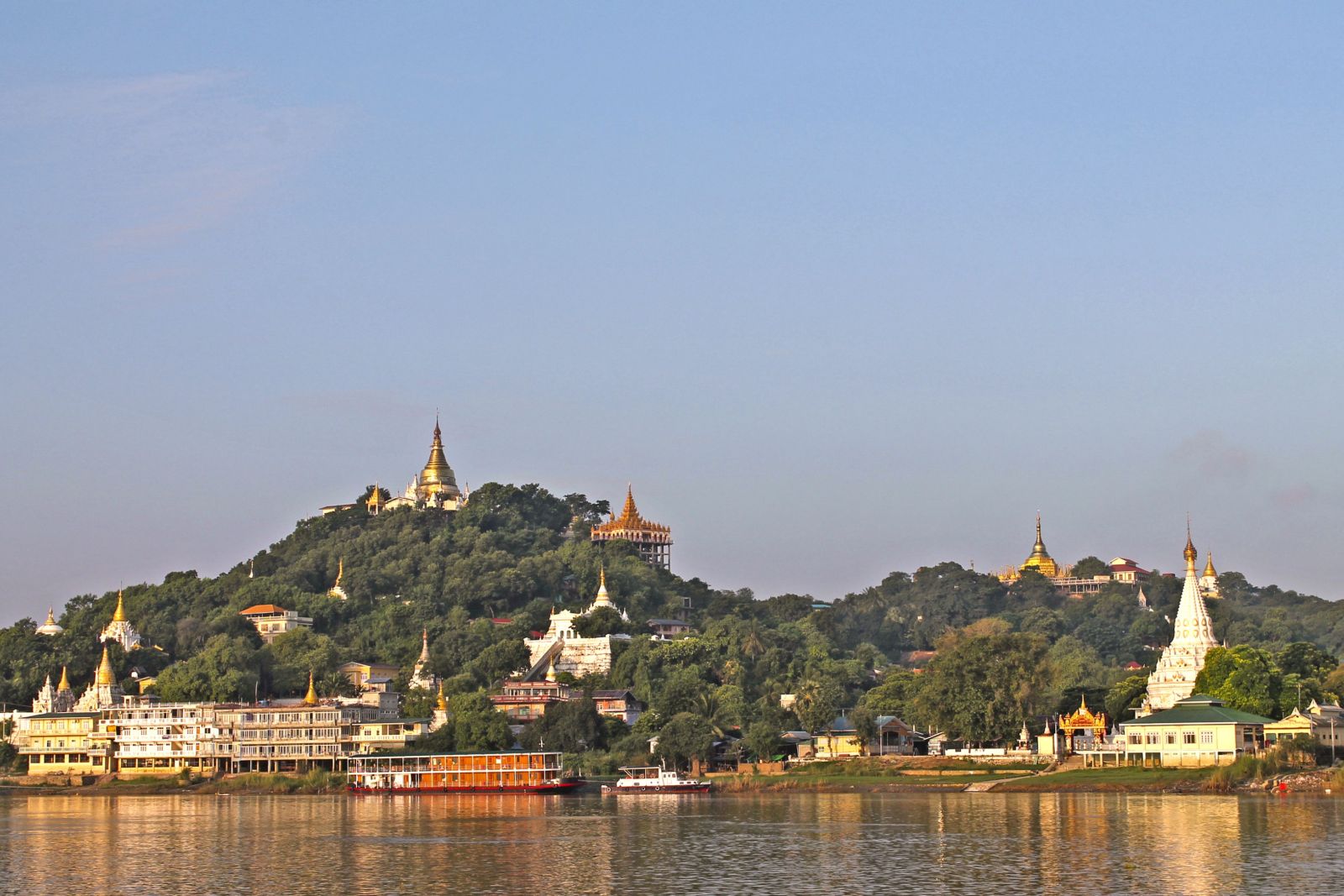 Blick auf das Ufer des mächtigen Irrawaddy