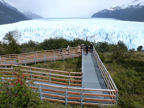 Gewaltige Ausblicke zum Perito-Moreno-Gletscher
