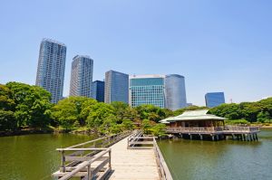 Der Hamarikyu Garten in der Bucht von Tokio