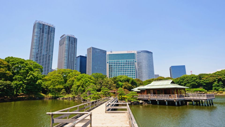 Der Hamarikyu Garten in der Bucht von Tokio