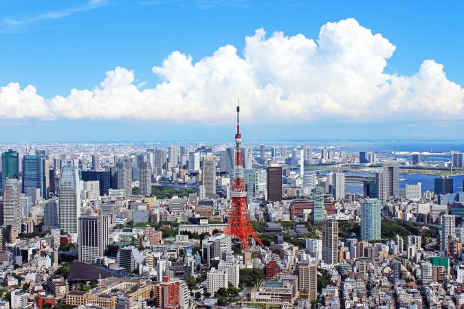 Blick auf Tokio mit dem Tokio-Tower © Diamir