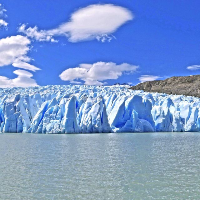Diese Perspektive vom Perito-Moreno-Gletscher bekommt man am besten während einer Bootsfahrt