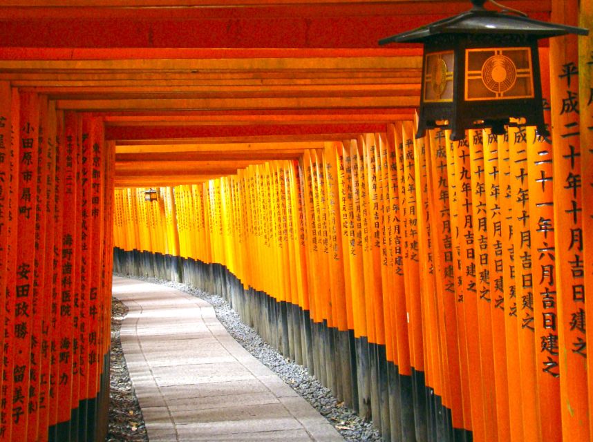 Tausende Torii am Fushimi-Inari-Schrein