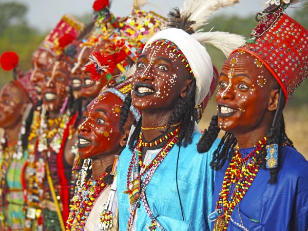 traditionelle Gesichtsbemalung zum Gerewol-Festival im Tschad © Diamir