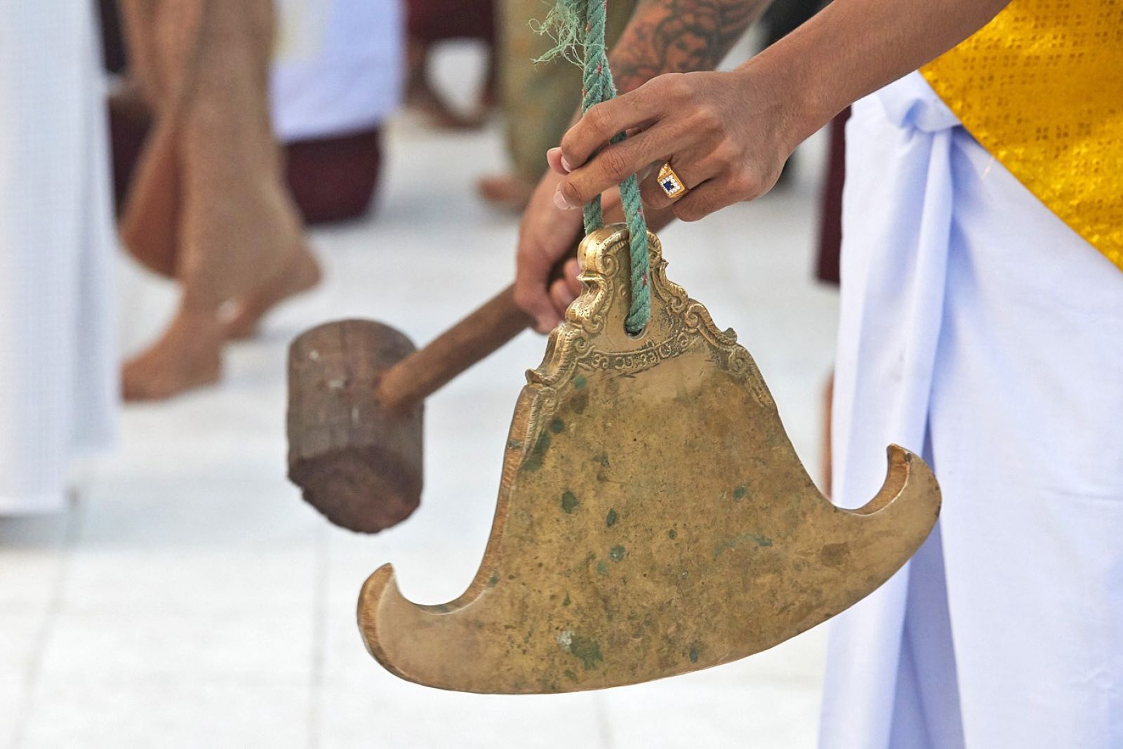 Gongschlagen an der Shwedagon zum Vollmondfest