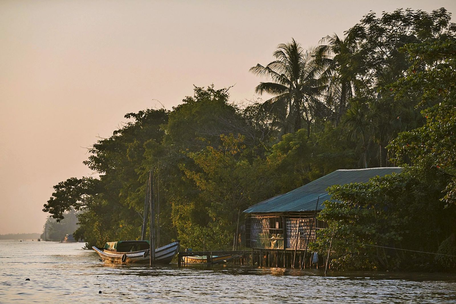 Bootsfahrt im Delta des Irrawaddy im Sonnenaufgang