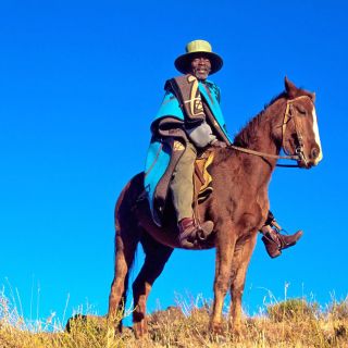 Mit lokalen Guides und deren Ponies unterwegs in Lesothos Bergwelt