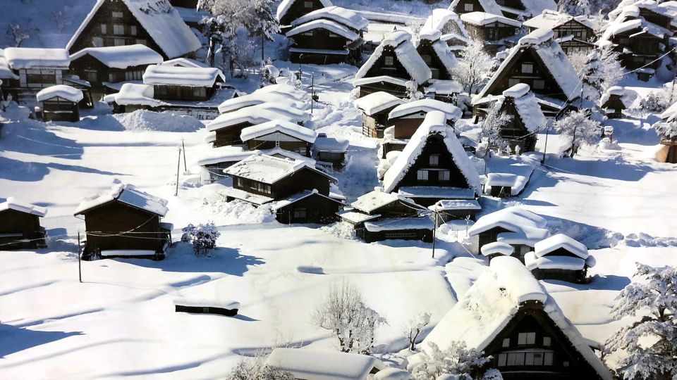 Wintermärchen in Shirakawa-gō