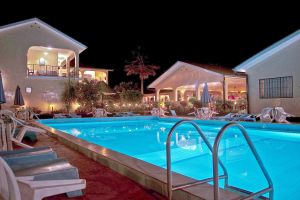 Pool im Springlands Hotel