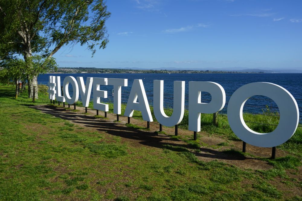 Der Lake Taupo ist ein Kratersee und der größte des Landes.