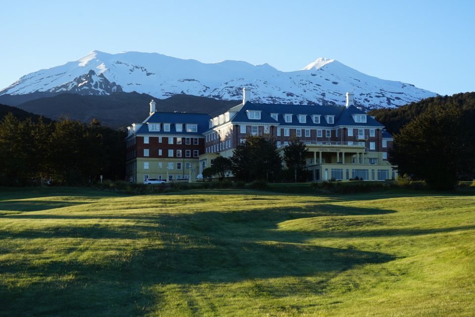 Direkt am Fuße des Mt. Ruapehu liegt das tolle Hotel Chateau Tongariro.