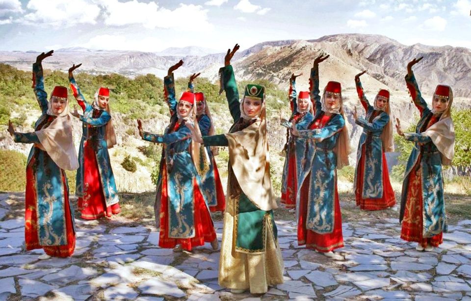 Tanz beim Arpeni-Taraz-Fest