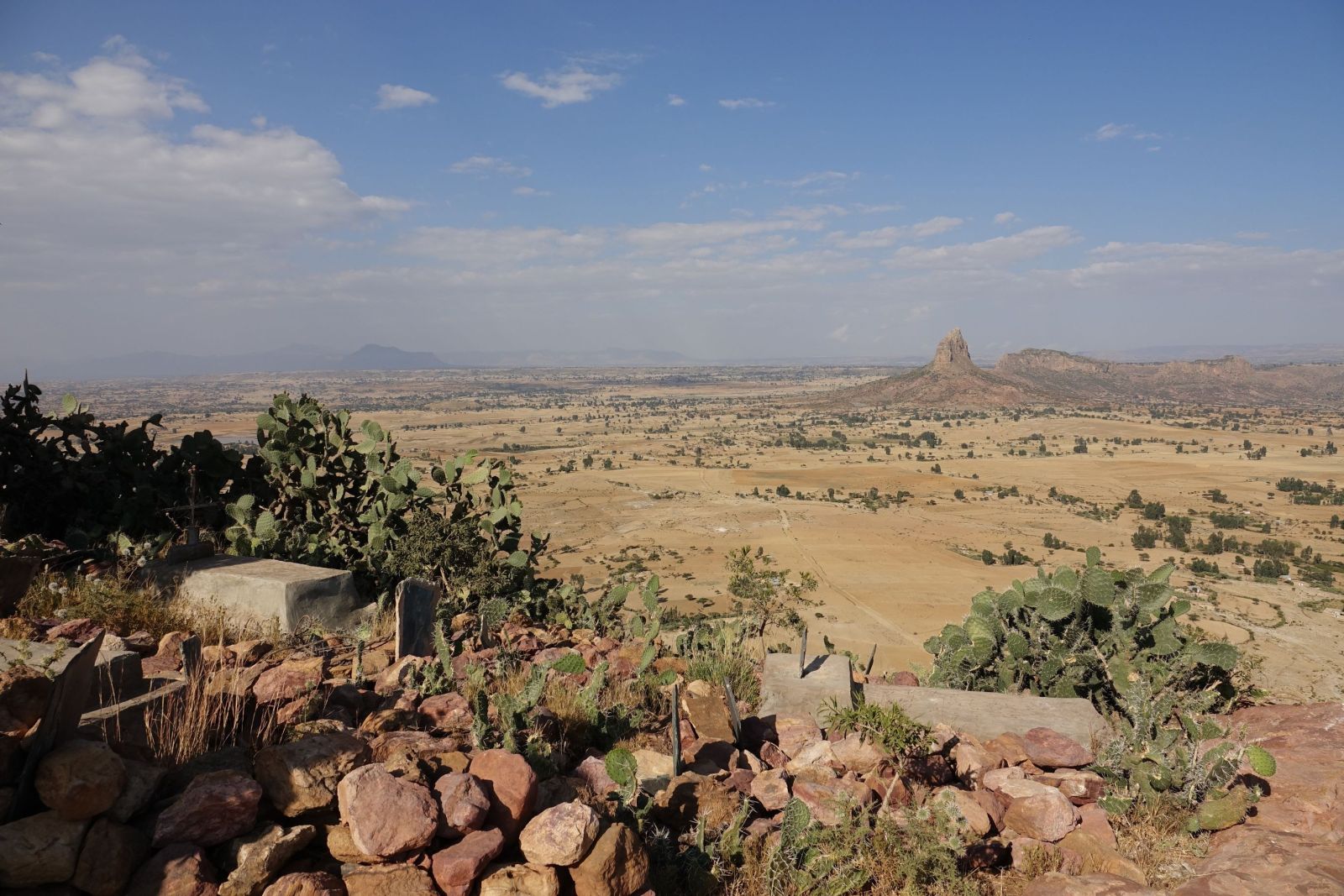 Landschaft – Blick von der Felsenkirche Abuna Abraham