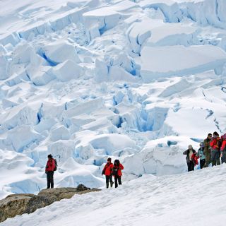 Anlandung direkt an einer riesigen Gletscherzunge