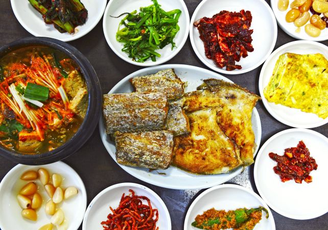 traditionelles Saengseongui (gegrillter Fisch) © Diamir