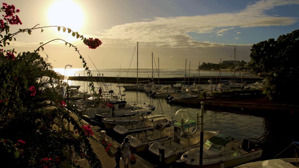 Sonnenuntergang am Hafen von St-Gilles