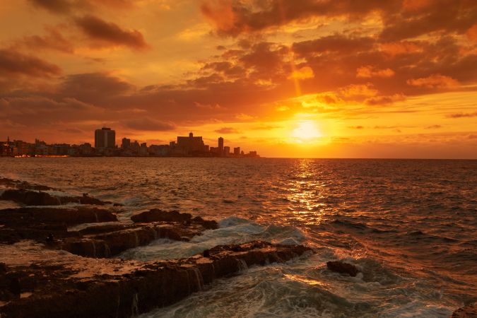 Sonnenuntergang vor Havanna © Diamir