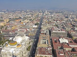 Blick aus der Vogelperspektive auf die Metropole Mexiko-Stadt