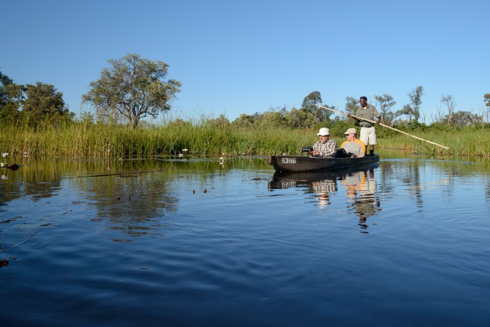 Unterwegs im Mokoro, dem für das Okavangodelta typischen Einbaum