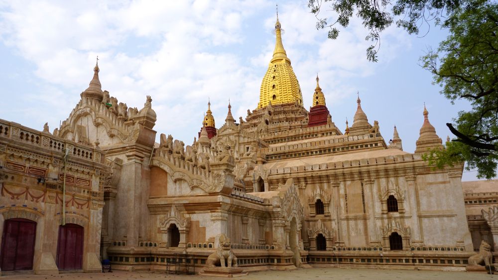 Mächtige Ananda-Pagode in Bagan