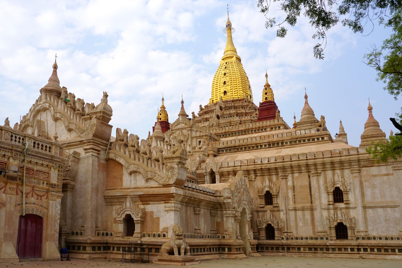 Mächtige Ananda-Pagode in Bagan