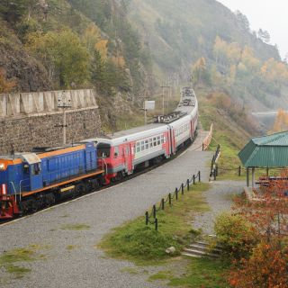Touristenzug der Baikal-Bahn