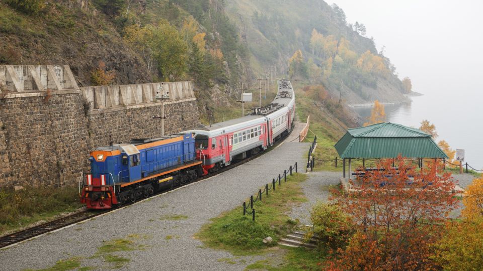 Touristenzug der Baikal-Bahn