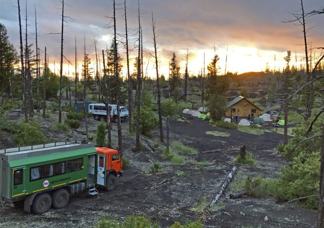 Lager im Toten Wald am Tolbatschik in Russland