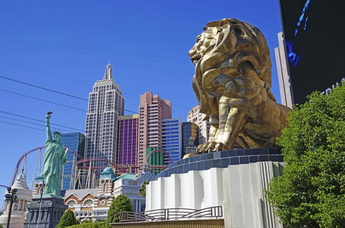 Blick vom MGM zum New York New York-Hotel, Las Vegas, Nevada © Diamir