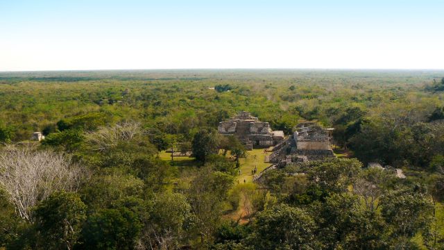 Weitblick über die Maya-Stätte Ek Balam
