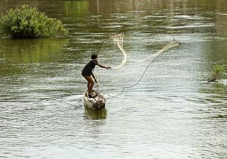 Fischer auf dem Mekong an den 4000 Inseln im Süden von Laos