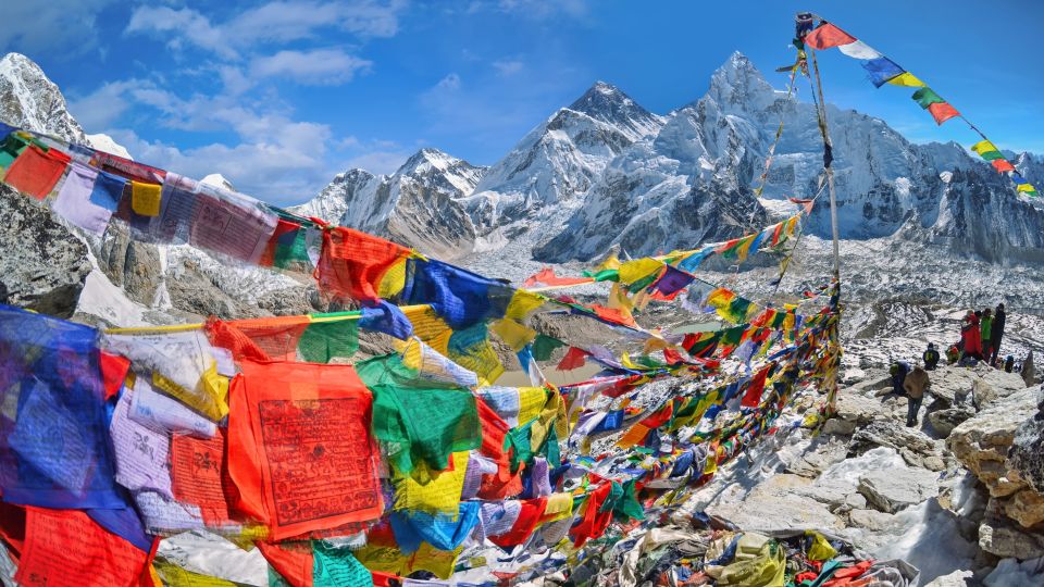 Blick auf Mount Everest und Nuptse