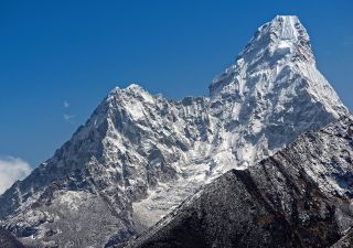 Markanter Doppelgipfel der Ama Dablam (6812 m)