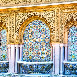 Marokkanisches Mosaik an einem Springbrunnen in Rabat