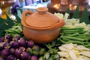 Thailändische Köstlichkeiten in traditioneller Form