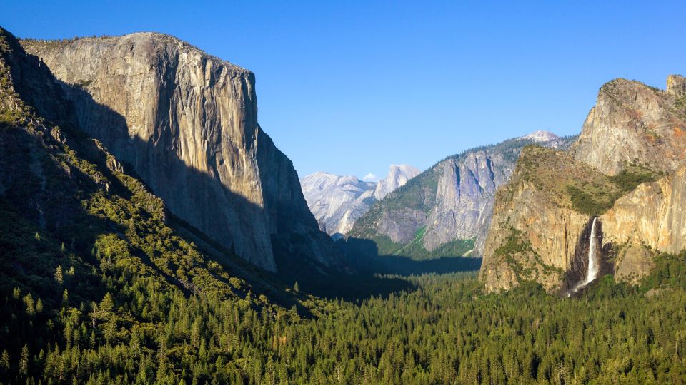Yosemite Valley mit El Capitan und Bridalveil Falls