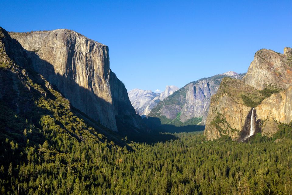 Yosemite Valley mit El Capitan und Bridalveil Falls