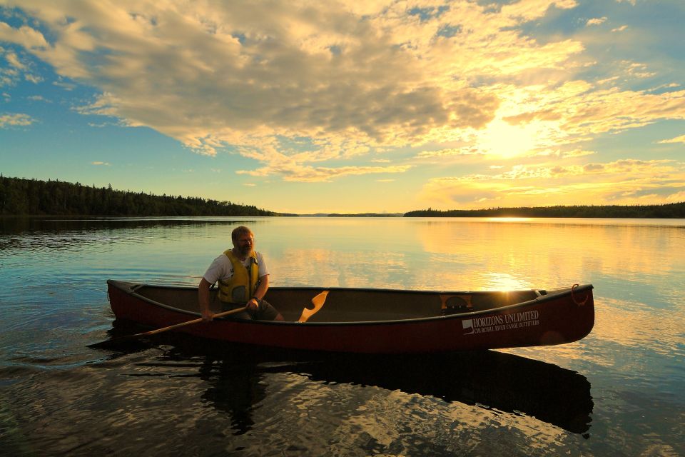 Kanu auf einem See bei Missinipe, Saskatchewan