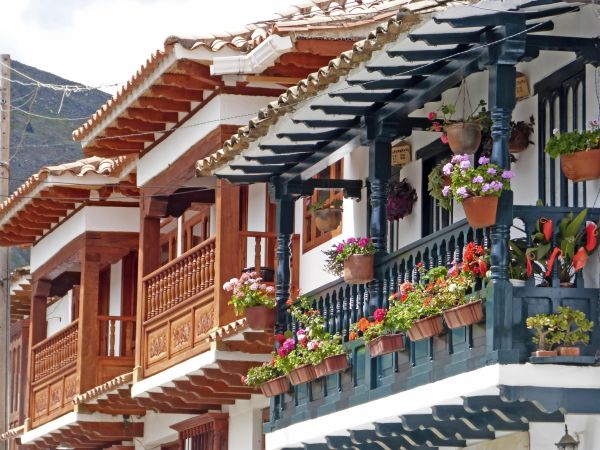 Wunderschöne Balkone im Kolonialstil, Villa de Leyva © Diamir