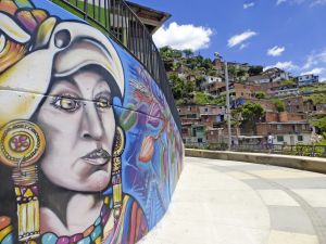 Kunstvolle Graffiti in der Comuna 13, Medellin
