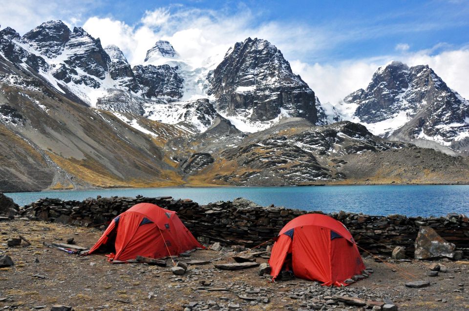 Zeltlager an der Laguna Chiar Khota mit Blick auf die Condoriri-Gruppe