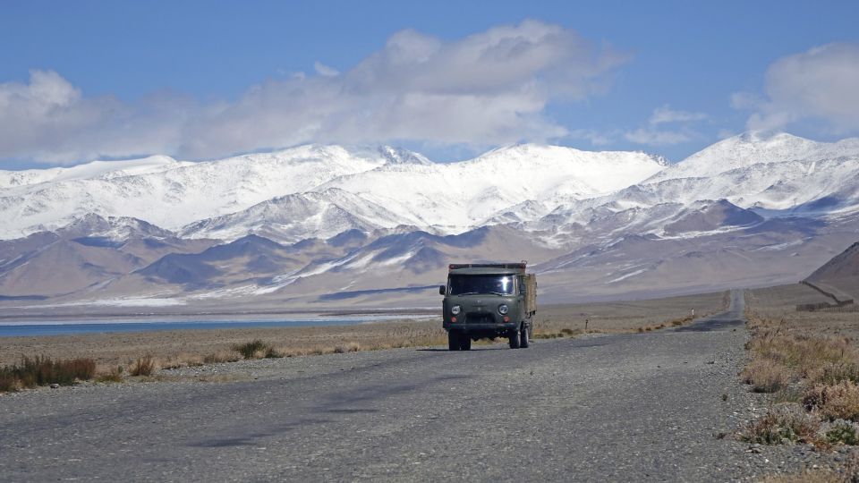 UAZ auf dem Pamir Highway