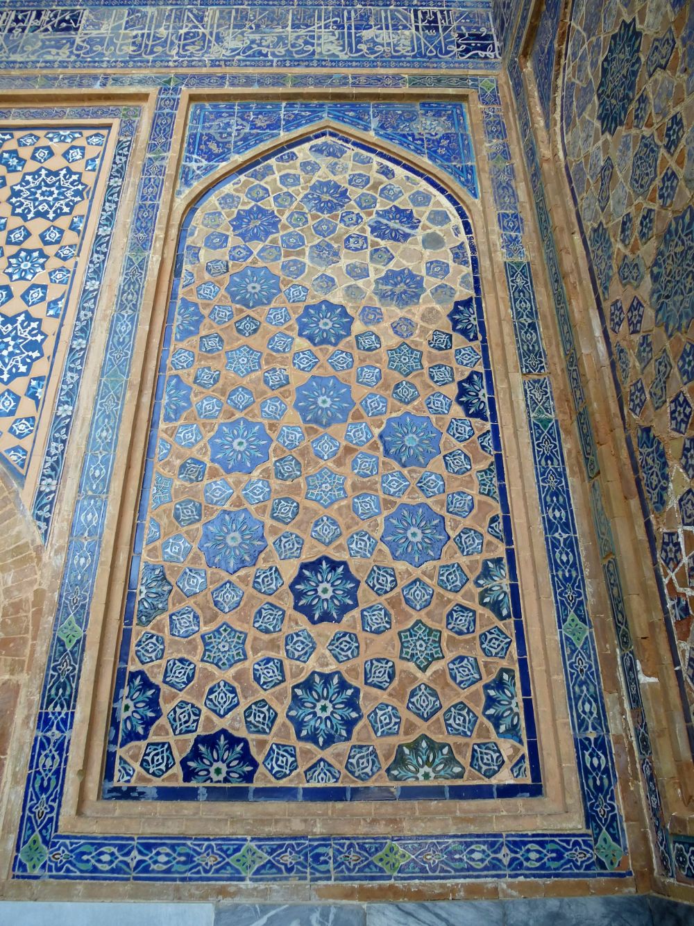 Samarkand, Registan, Ulug'bek-Medrese, Majolika und Mosaiken
