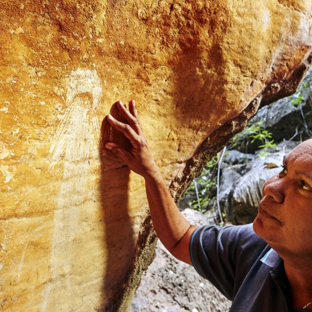 Felsmalereien an den Mimbi Caves in Westaustralien