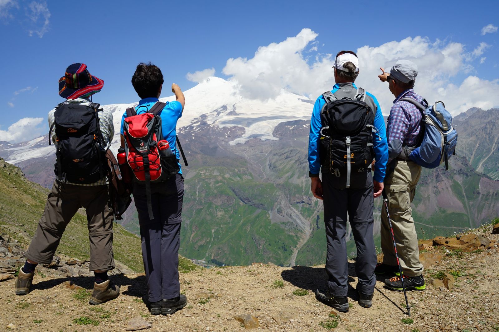 der Blick geht zum höchsten Berg Europas – zum Elbrus